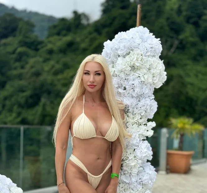 Adele Wilde — verified companion photo 1