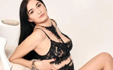 Elly Malone — verified companion photo 9